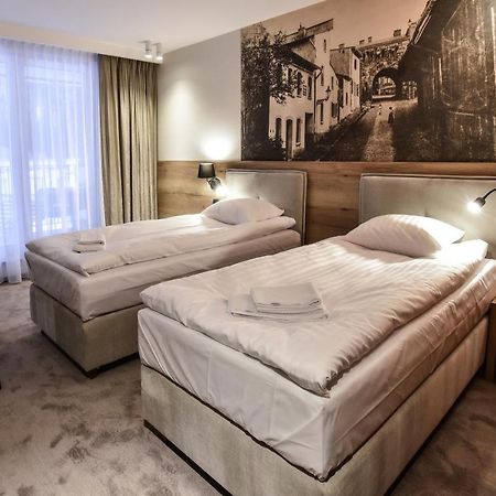 Strzelnica Hotel I Restauracja สตาโรการ์ด กดังสกี ภายนอก รูปภาพ