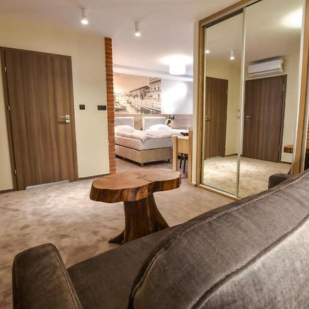 Strzelnica Hotel I Restauracja สตาโรการ์ด กดังสกี ภายนอก รูปภาพ