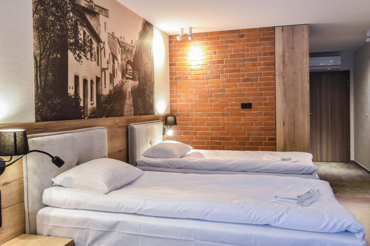 Strzelnica Hotel I Restauracja สตาโรการ์ด กดังสกี ภายนอก รูปภาพ