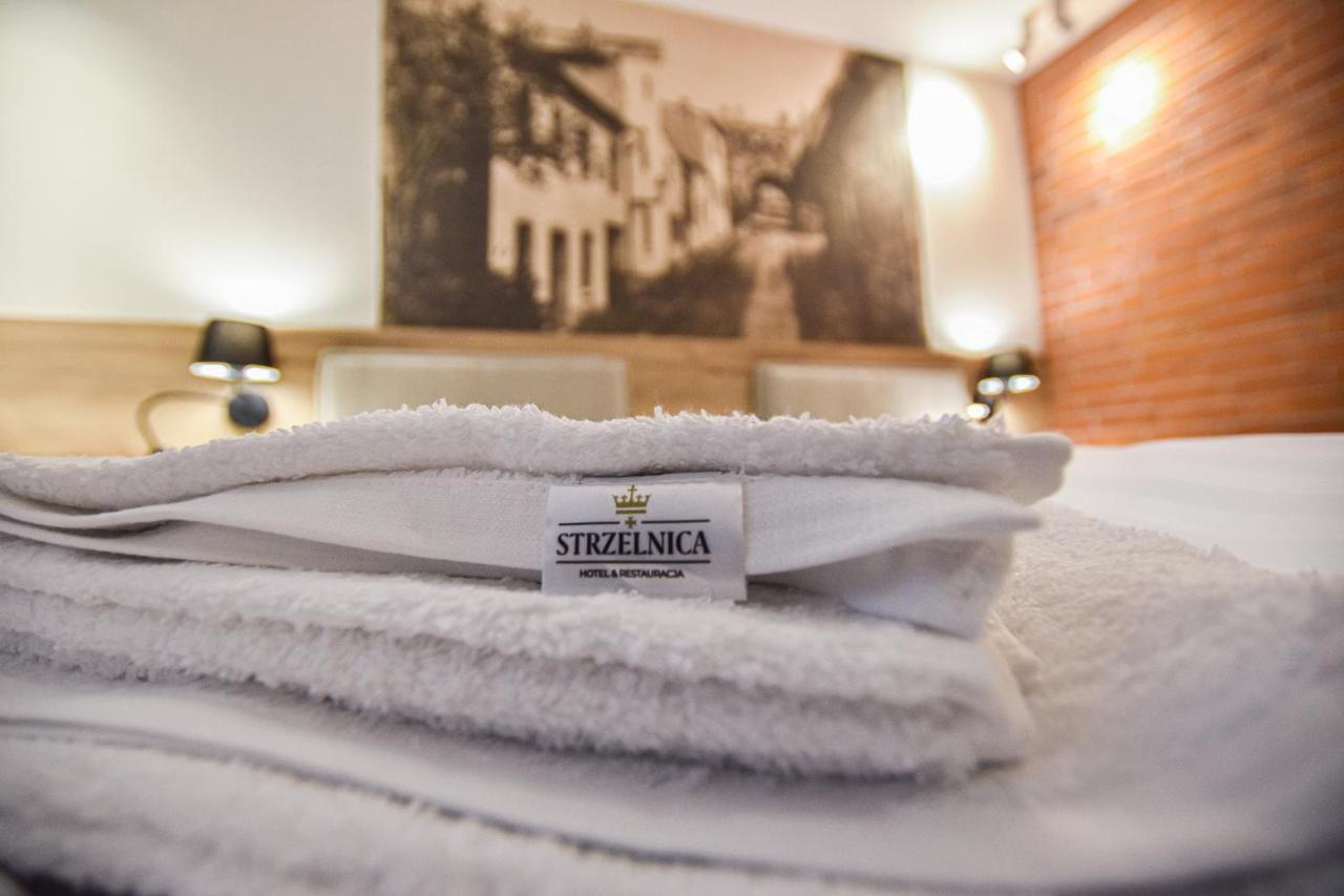 Strzelnica Hotel I Restauracja สตาโรการ์ด กดังสกี ภายนอก รูปภาพ