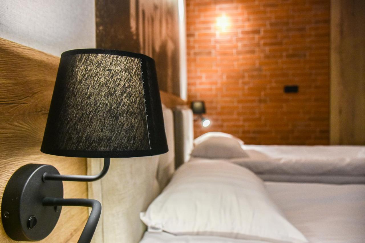 Strzelnica Hotel I Restauracja สตาโรการ์ด กดังสกี ภายนอก รูปภาพ