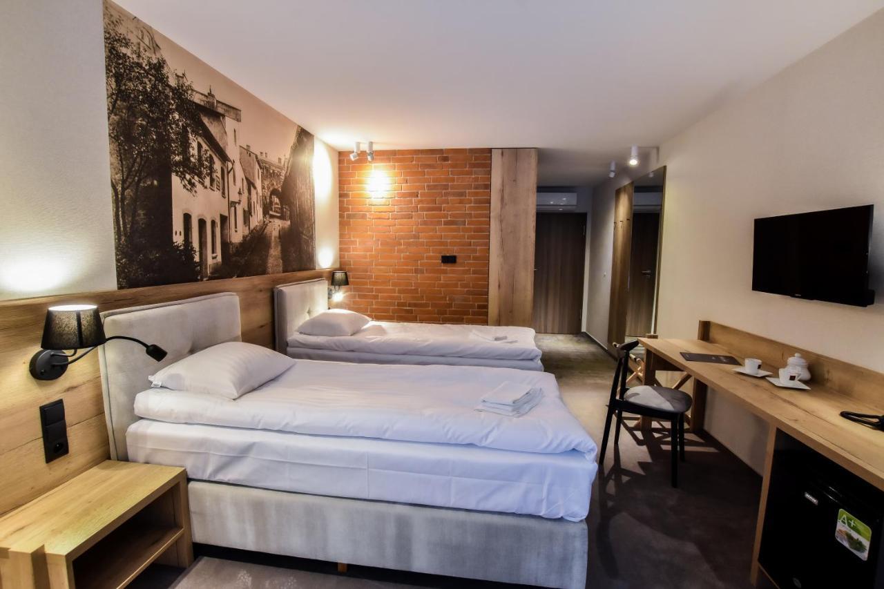 Strzelnica Hotel I Restauracja สตาโรการ์ด กดังสกี ภายนอก รูปภาพ