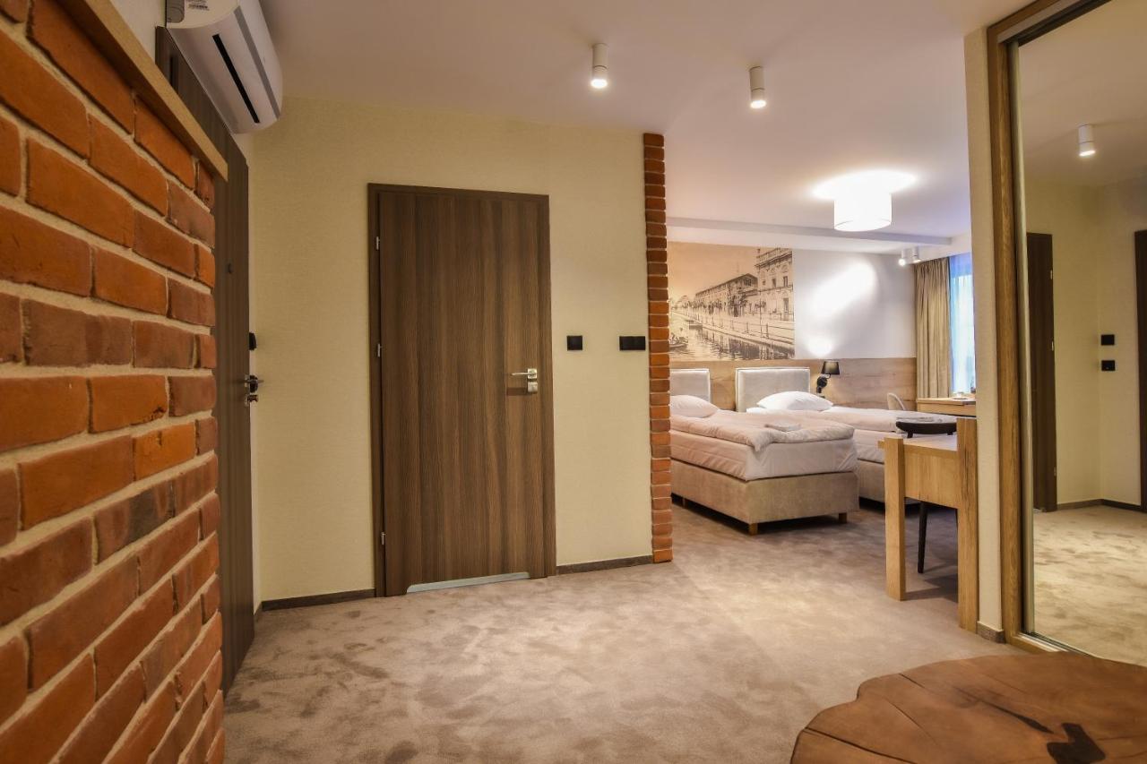 Strzelnica Hotel I Restauracja สตาโรการ์ด กดังสกี ภายนอก รูปภาพ