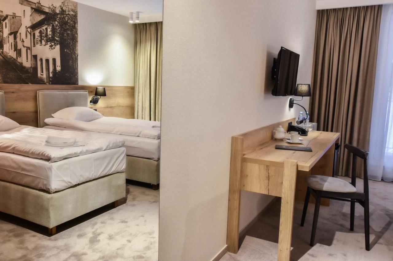 Strzelnica Hotel I Restauracja สตาโรการ์ด กดังสกี ภายนอก รูปภาพ