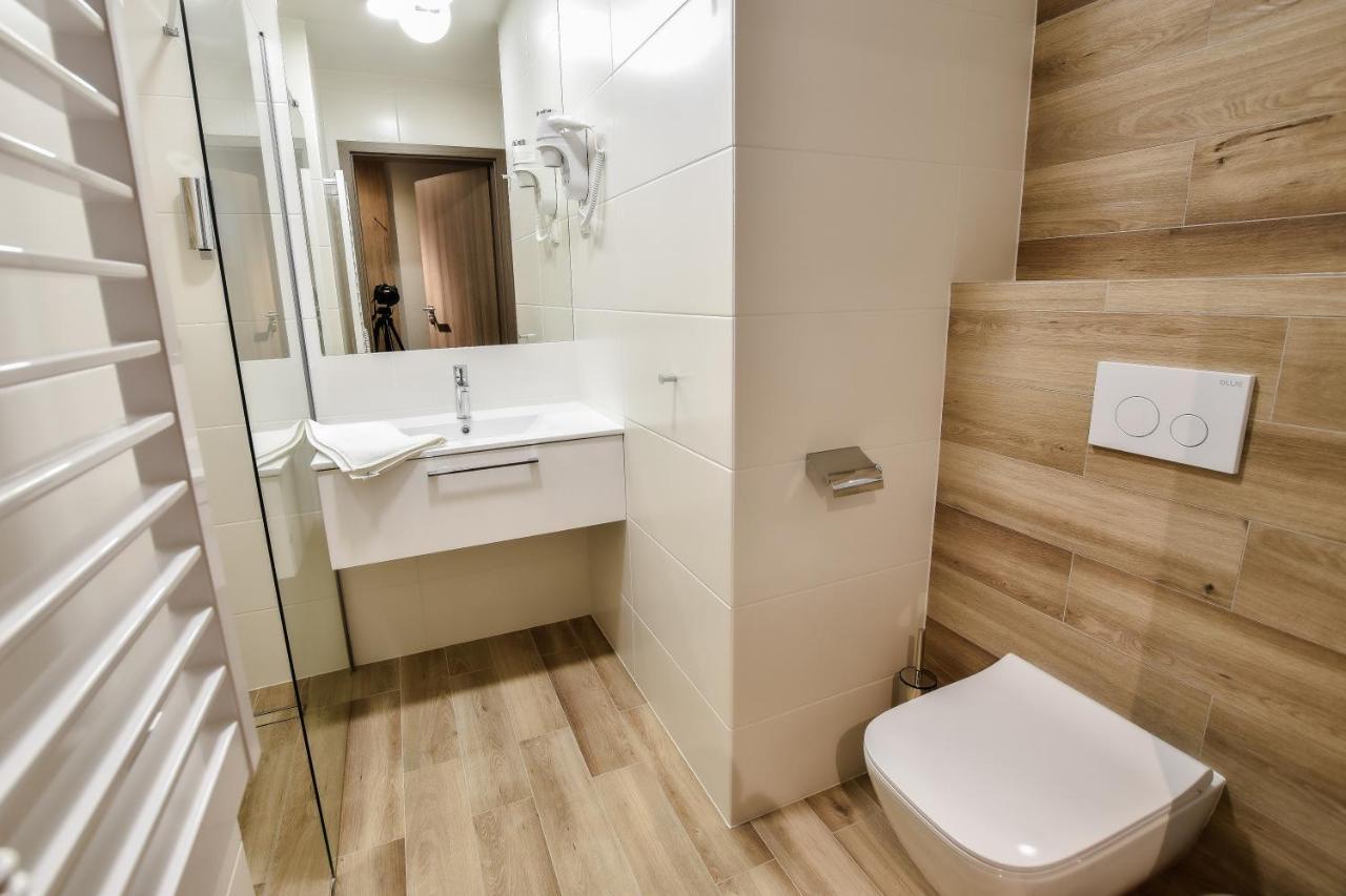 Strzelnica Hotel I Restauracja สตาโรการ์ด กดังสกี ภายนอก รูปภาพ