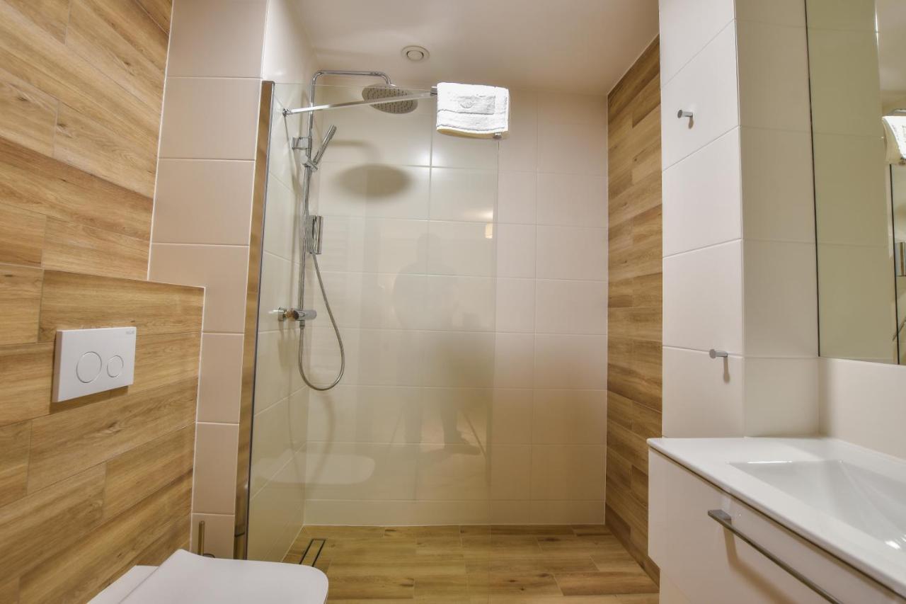 Strzelnica Hotel I Restauracja สตาโรการ์ด กดังสกี ภายนอก รูปภาพ
