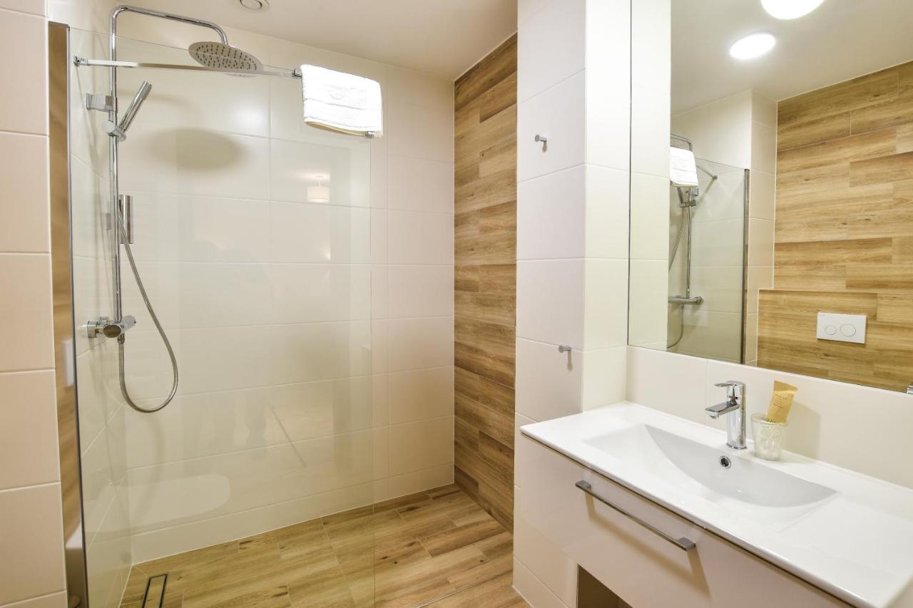 Strzelnica Hotel I Restauracja สตาโรการ์ด กดังสกี ภายนอก รูปภาพ