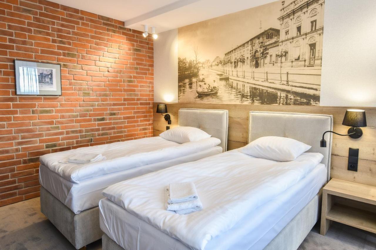 Strzelnica Hotel I Restauracja สตาโรการ์ด กดังสกี ภายนอก รูปภาพ