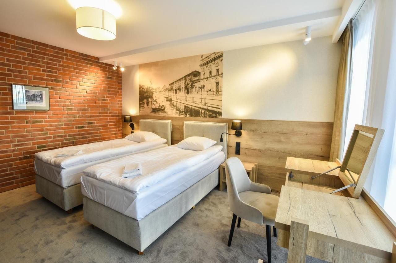Strzelnica Hotel I Restauracja สตาโรการ์ด กดังสกี ภายนอก รูปภาพ