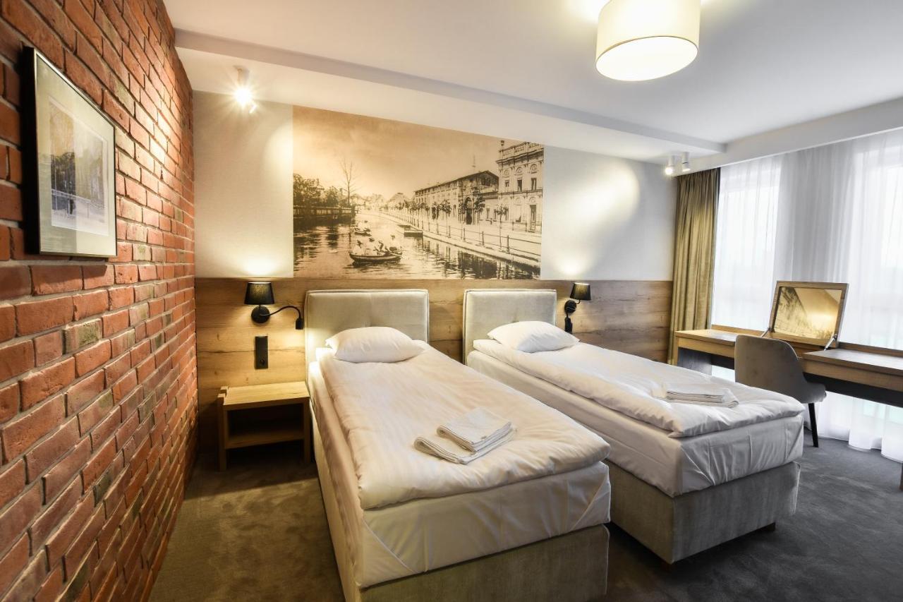 Strzelnica Hotel I Restauracja สตาโรการ์ด กดังสกี ภายนอก รูปภาพ