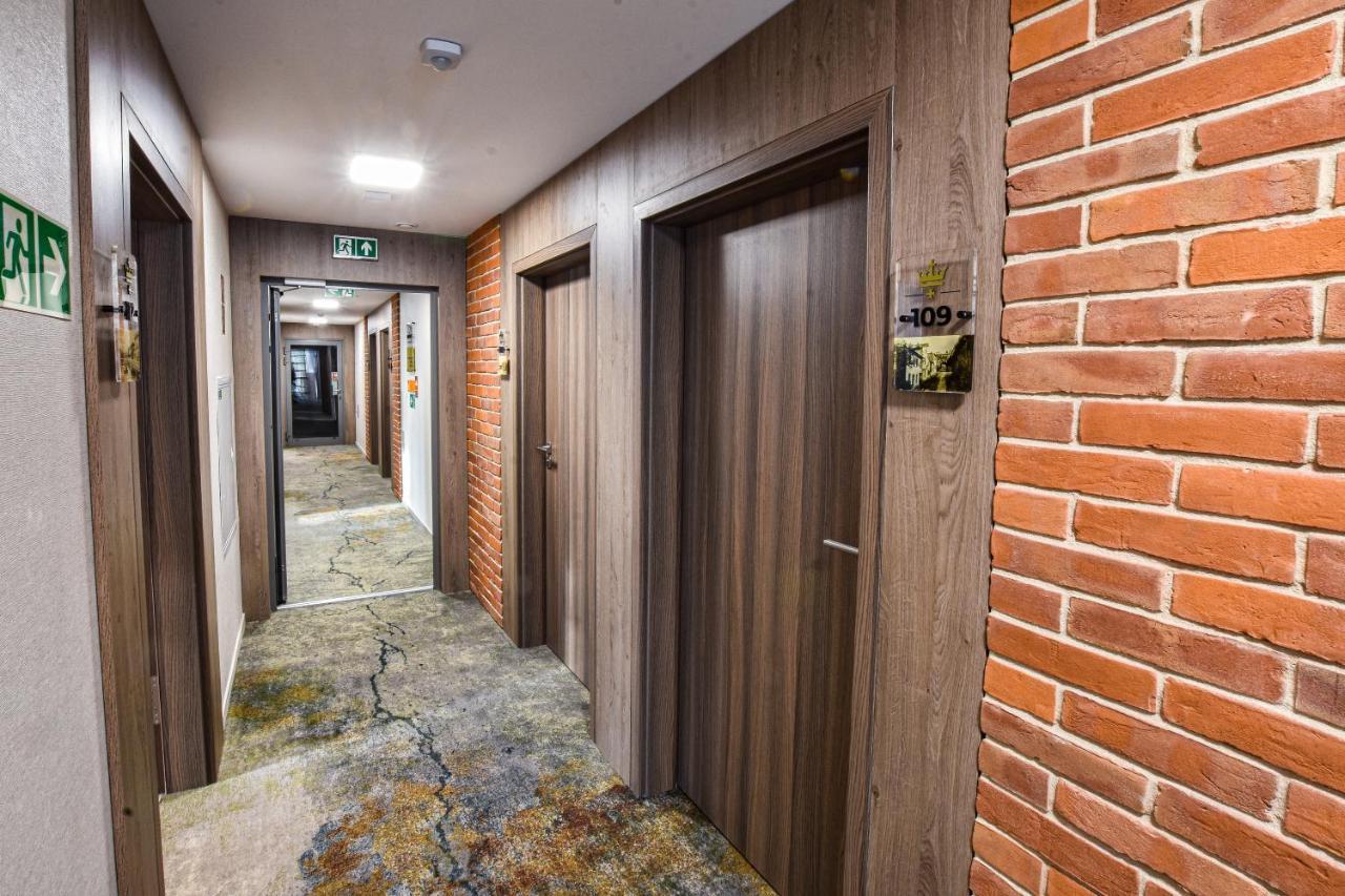 Strzelnica Hotel I Restauracja สตาโรการ์ด กดังสกี ภายนอก รูปภาพ
